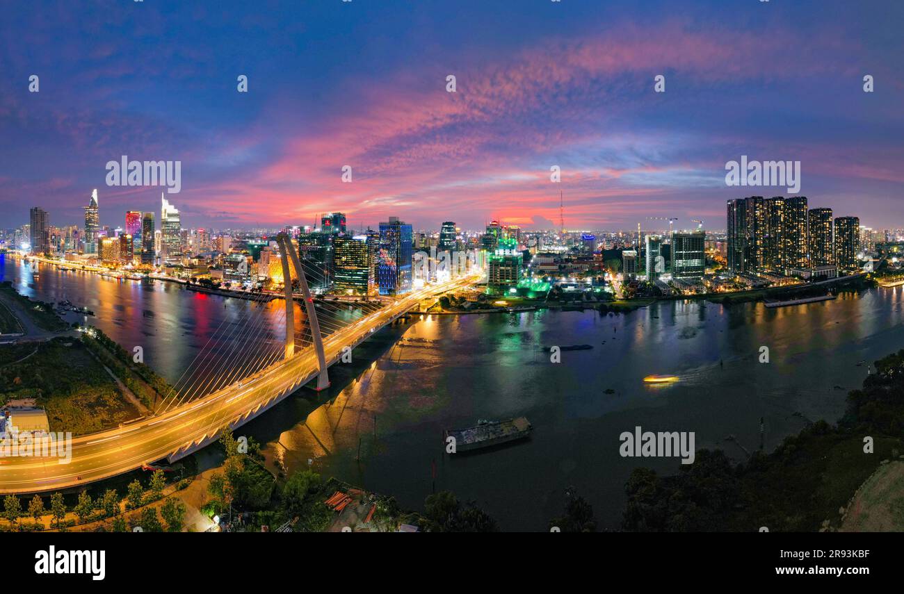 Sonnenuntergang am Saigon River, Ho-Chi-Minh-Stadt Vietnam. Foto aufgenommen am Juni 2023. Stockfoto