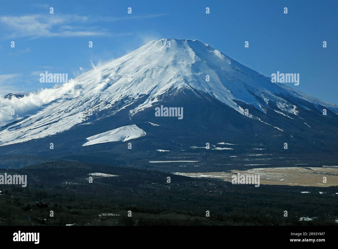 Mt. Fuji in einem verschneiten Dunst Stockfoto