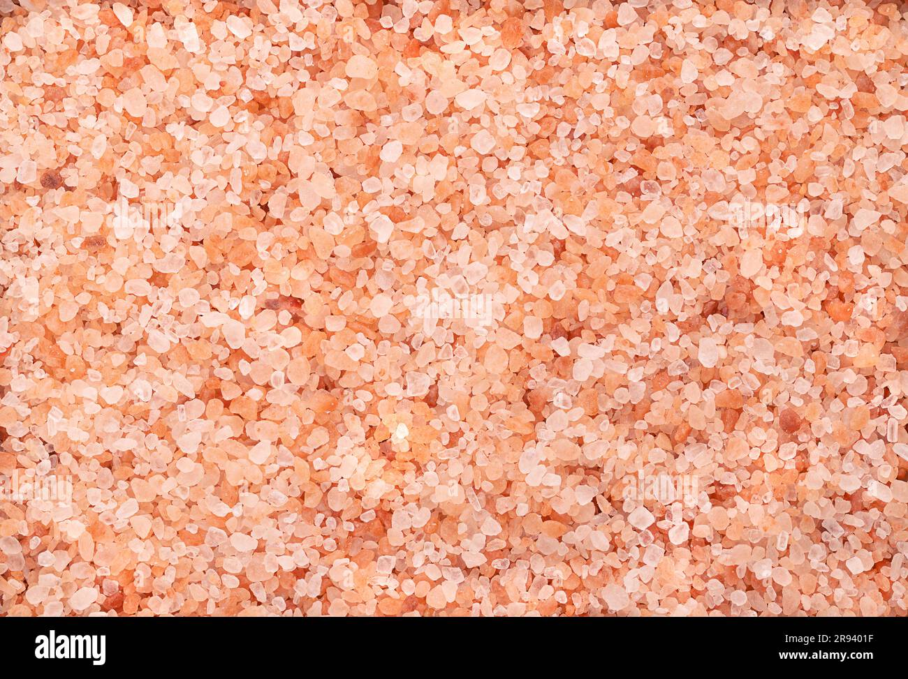 Himalaya-Salz, grobe Kristalle, von oben. Steinsalz, Halogensalz, rosafarben, aufgrund von Spurenmineralien, abgebaut aus der Region Punjab. Stockfoto