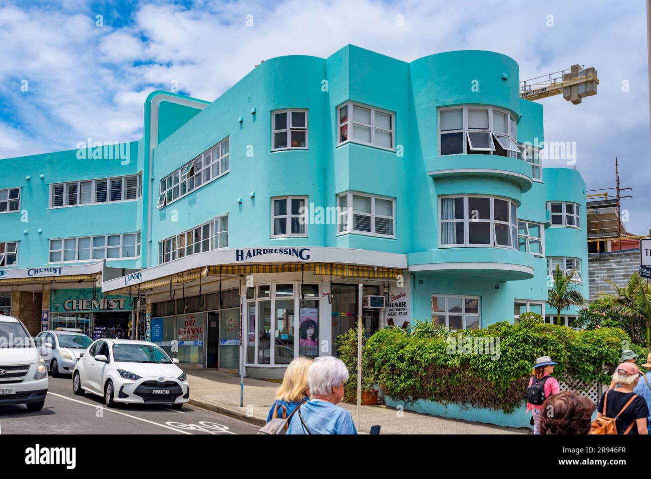 Dieser geschwungene Art déco-Apartmentblock an der 33 Campbell Parade in North Bondi, Sydney, Australien, ist einer von mehreren ähnlichen Stilen in der Gegend Stockfoto