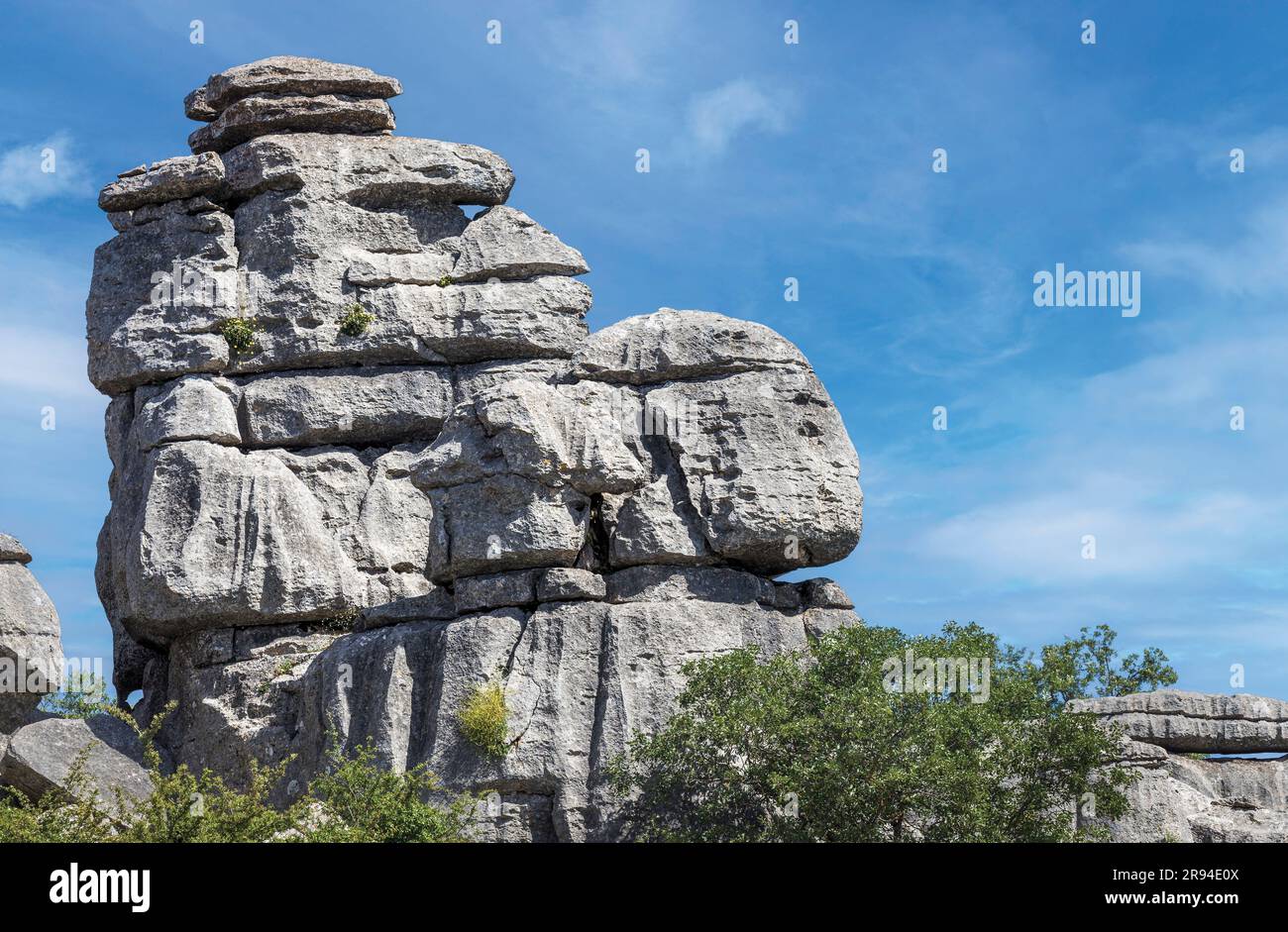 Felsformation bekannt als Sphinx in der Karstlandschaft von El Torcal de Antequera, Andalusien, Spanien. El Torcal ist ein Nationalpark, und zusammen mit t Stockfoto