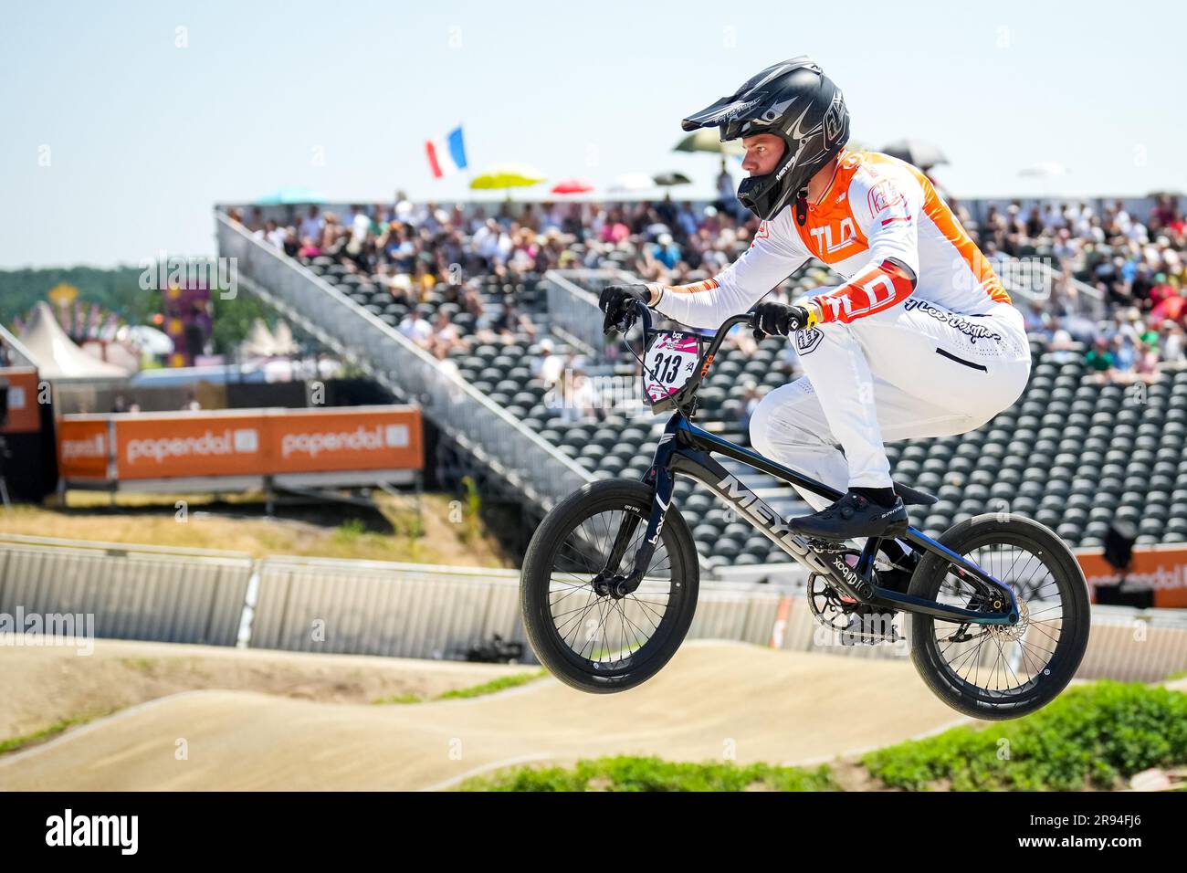 ARNHEM, NIEDERLANDE - JUNI 24: Niek Kimmann aus den Niederlanden tritt in Runde 3 der UCI BMX Racing World Cup 2023 im Sportcentrum Papendal am 24. Juni 2023 in Arnhem, Niederlande, an den Rennen an (Foto von Rene Nijhuis/BSR Agency) Stockfoto