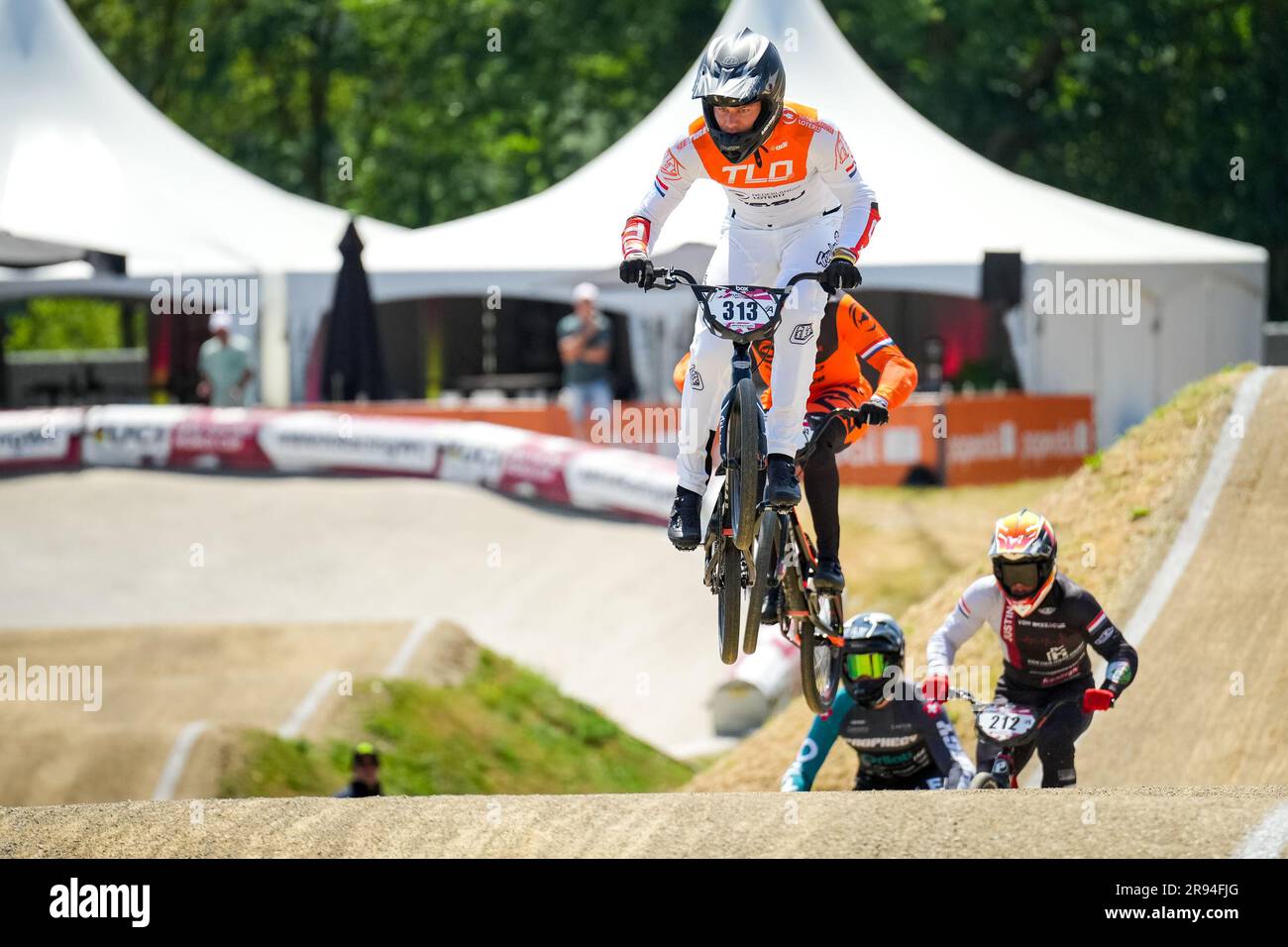 ARNHEM, NIEDERLANDE - JUNI 24: Niek Kimmann aus den Niederlanden tritt in Runde 3 der UCI BMX Racing World Cup 2023 im Sportcentrum Papendal am 24. Juni 2023 in Arnhem, Niederlande, an den Rennen an (Foto von Rene Nijhuis/BSR Agency) Stockfoto