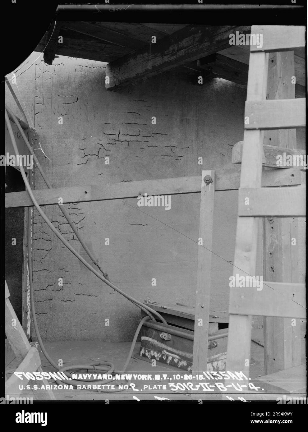 11:35 UHR, U.S. Arizona Barbette Nr. 2, Platte 3012-II-B-U-4. Glasplatten-Negative für den Bau und die Reparatur von Gebäuden, Einrichtungen und Schiffen am New York Navy Yard. Stockfoto