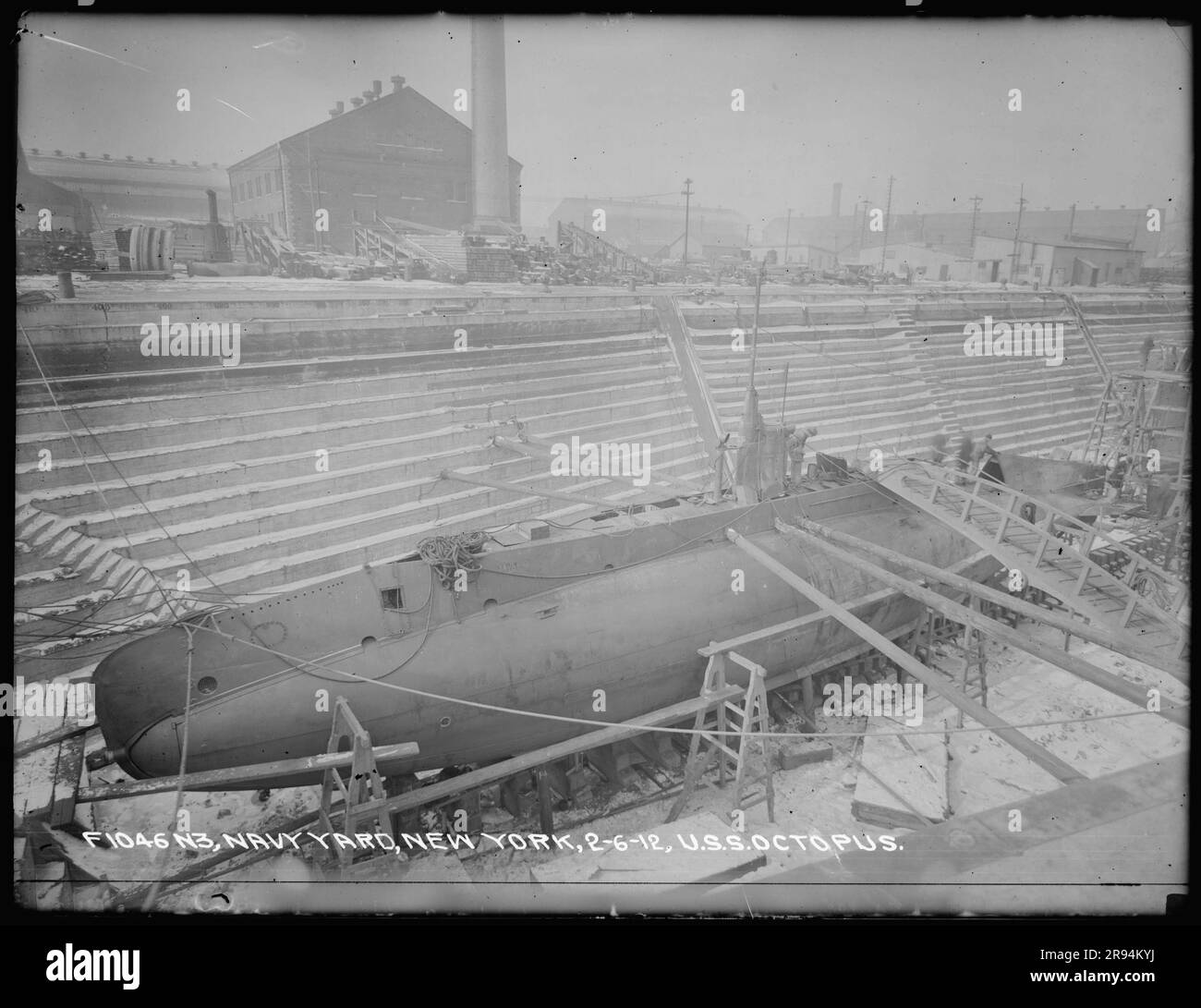 U.S.S. Tintenfisch. Glasplatten-Negative für den Bau und die Reparatur von Gebäuden, Einrichtungen und Schiffen am New York Navy Yard. Stockfoto