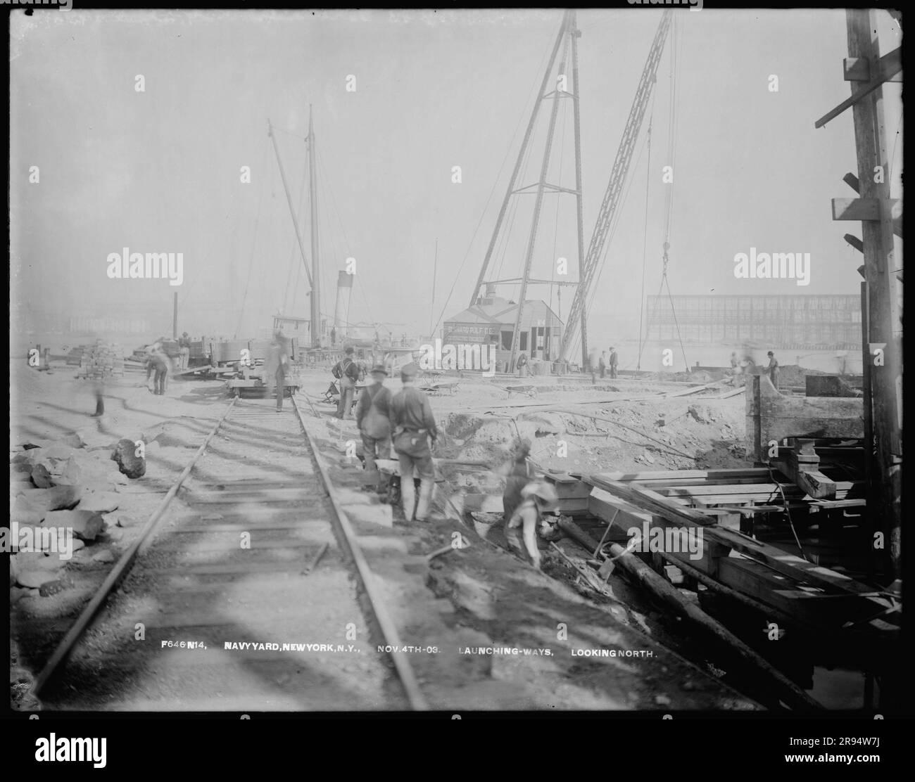Startwege, Richtung Norden. Glasplatten-Negative für den Bau und die Reparatur von Gebäuden, Einrichtungen und Schiffen am New York Navy Yard. Stockfoto