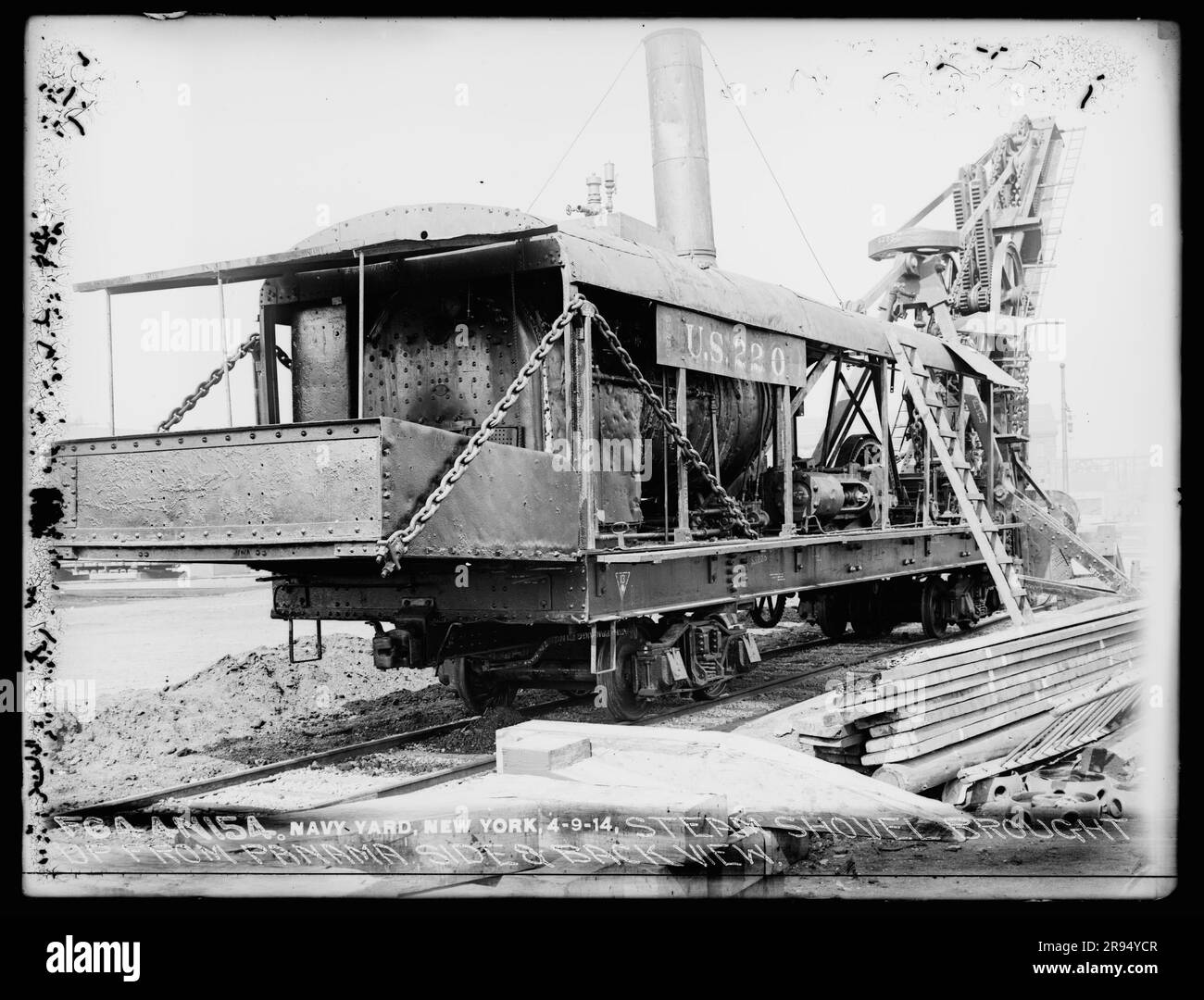 Dampfschaufel aus Panama, Seitenansicht und Rückansicht. Glasplatten-Negative für den Bau und die Reparatur von Gebäuden, Einrichtungen und Schiffen am New York Navy Yard. Stockfoto