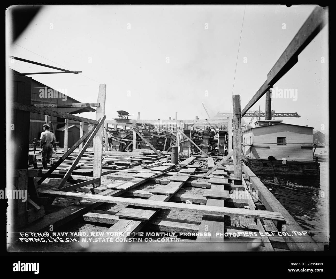 Monthly Progress Photo, Piers E und F, Column Top Forms, Looking