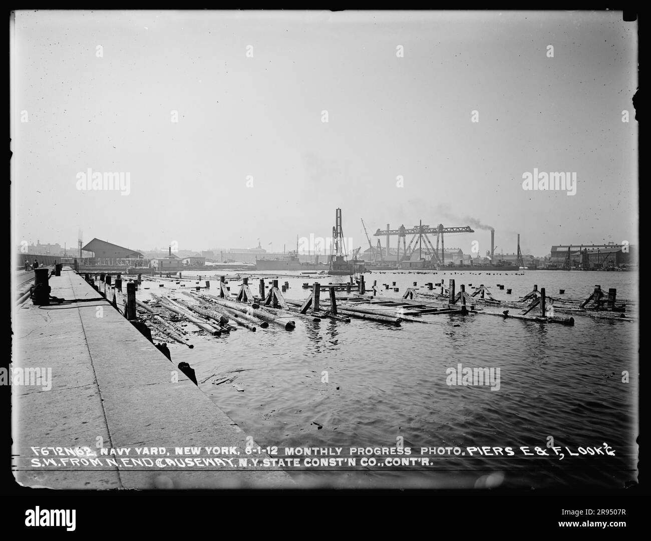 Monthly Progress Photo, Piers E und F, südwestlich vom North End von