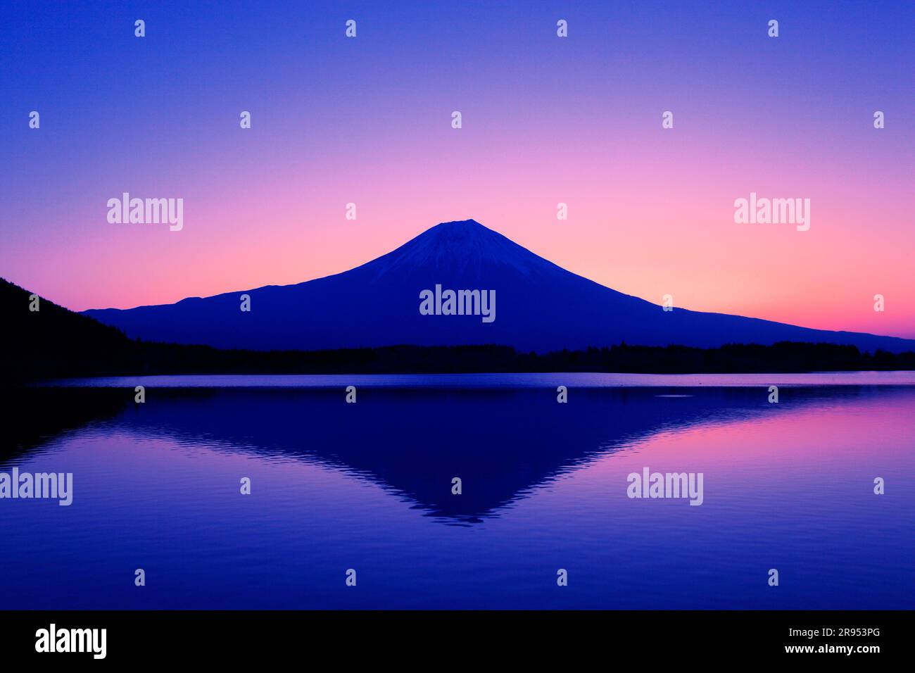 Morgengrauen am Fuji Stockfoto