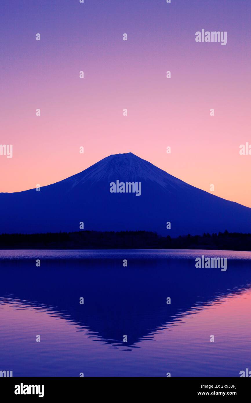 Morgengrauen am Fuji Stockfoto