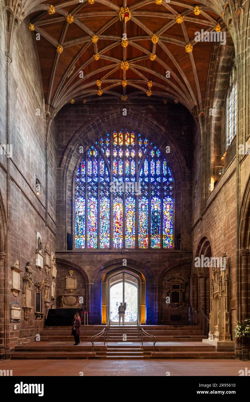 West Window in Chester Cathedral, Cheshire, Großbritannien. Stockfoto