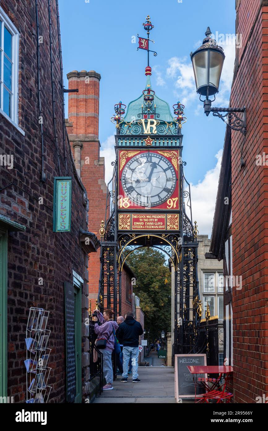 Eastgate Clock Tower im Zentrum von Chester, Cheshire, Großbritannien Stockfoto
