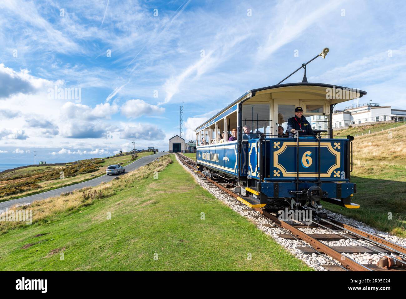 Die Straßenbahn Nr. 6 fährt von der Summit Station mit der Great Orme Tramway, Llandudno, North Wales, UK ab. Stockfoto