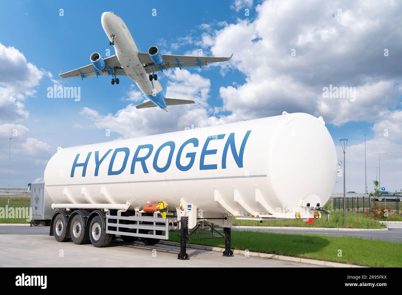 Flugzeug und Wasserstofftankwagen. Neue Energiequellen. Stockfoto