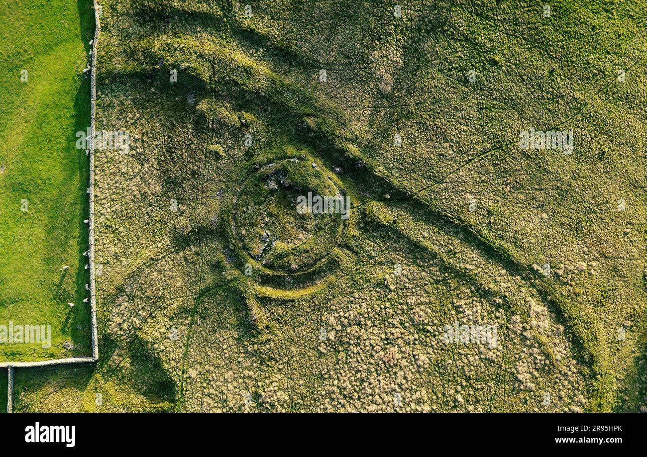 Torwoodlee prähistorisches Broch kreisförmiges Steinfundament, ca. 100 v. Chr., neben den Stadtmauern der älteren Eisenzeitfort. Mit Eingangs- und Intramuralkammern Stockfoto