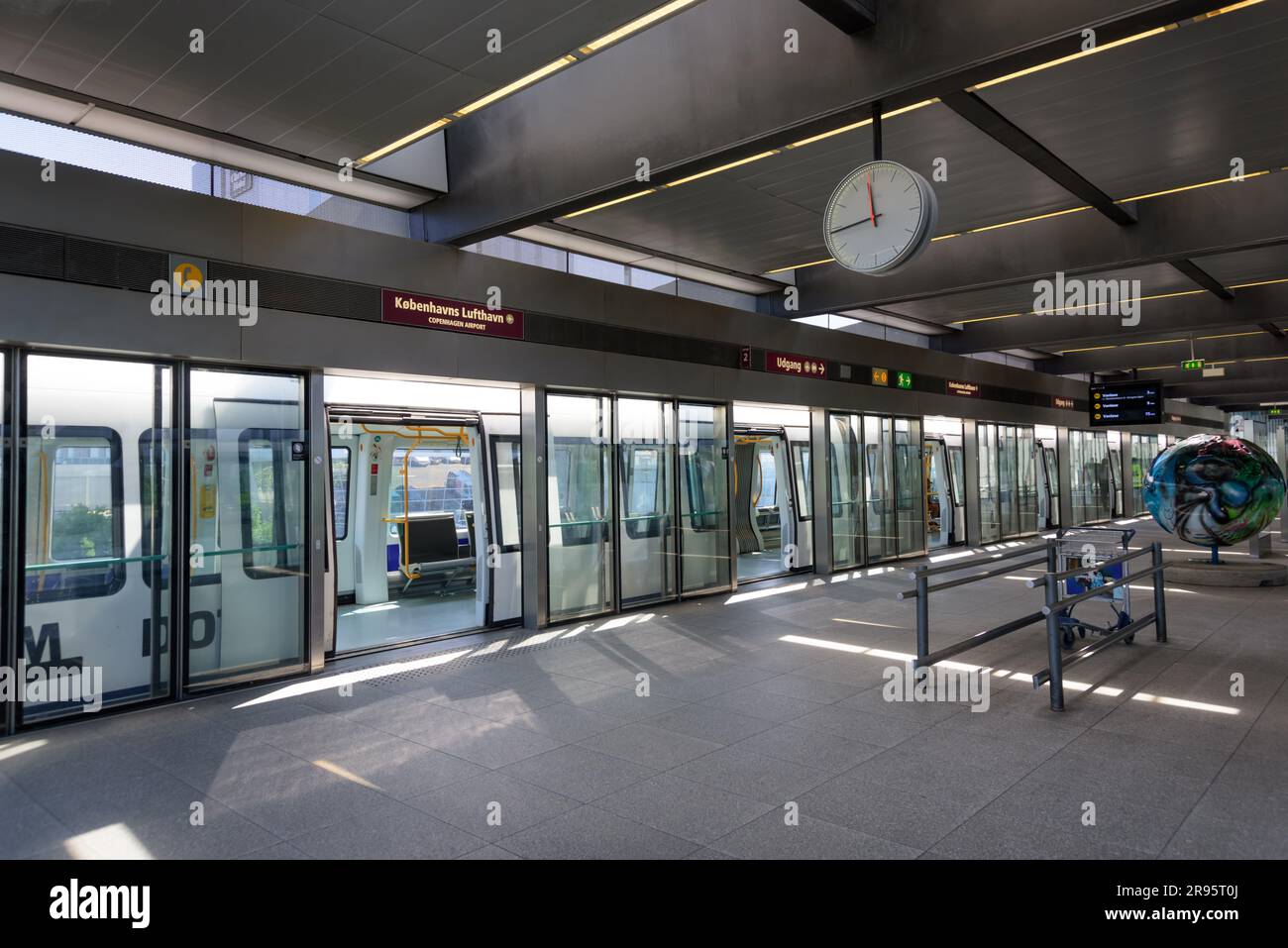Kopenhagen, Metro, Luvthavnen // Kopenhagen, Metro, Luvthavnen Stockfoto