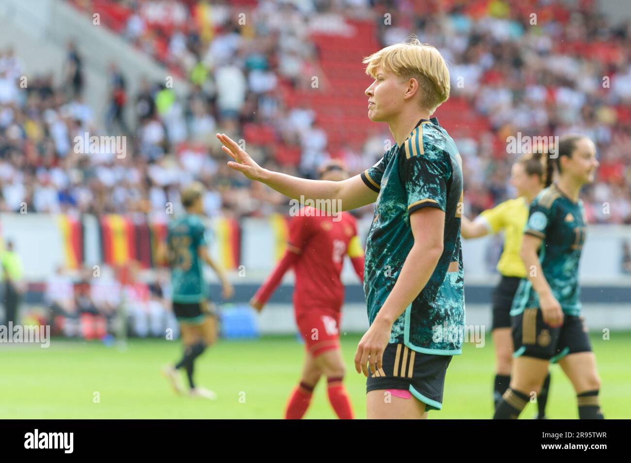 Paulina Krumbiegel (27 Deutschland) während der internationalen Freundschaft zwischen Deutschland und Vietnam im Stadion am Bieberer Berg, Offenbach. (Sven Beyrich/SPP) Kredit: SPP Sport Press Photo. Alamy Live News Stockfoto