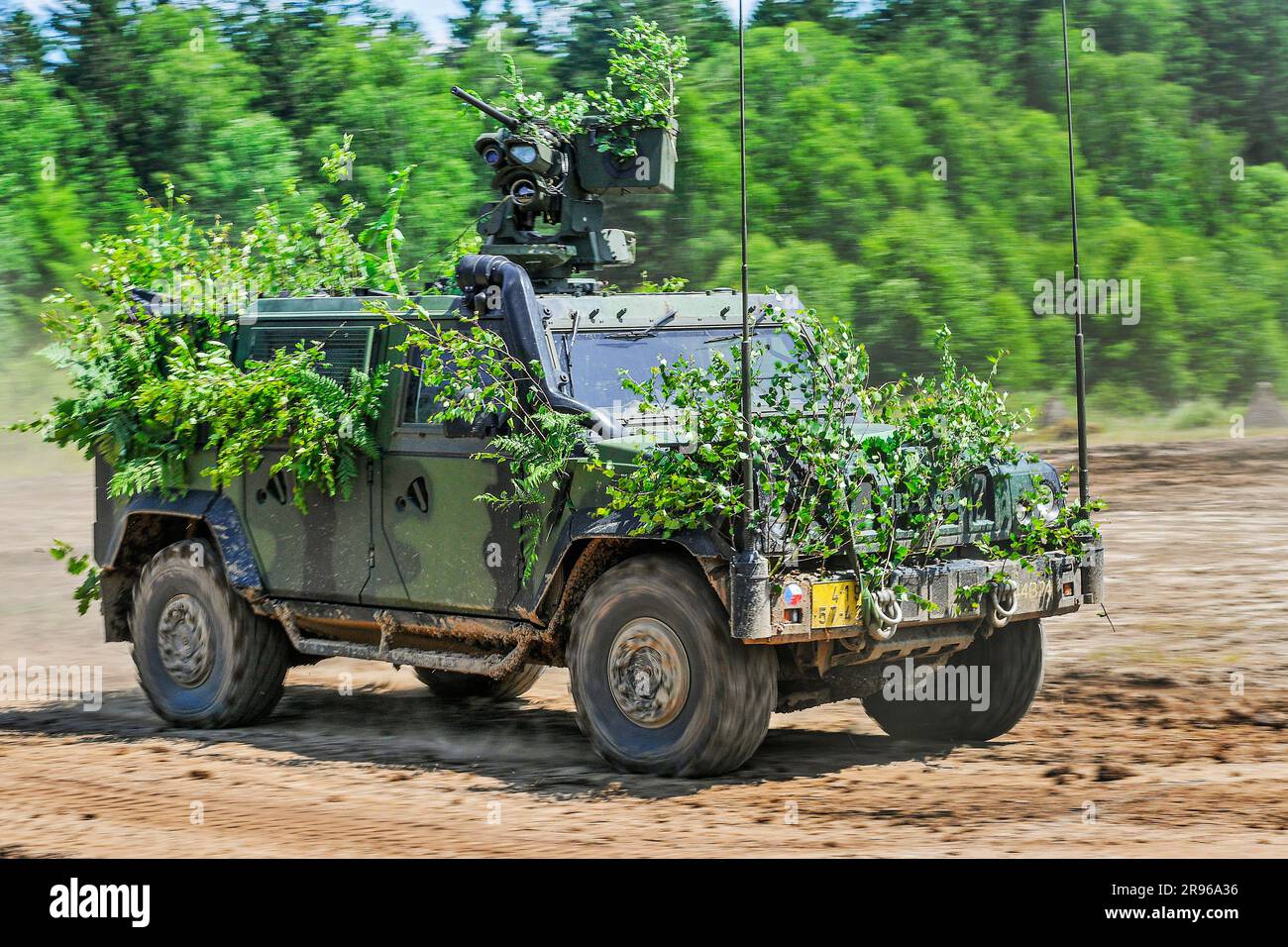 Strasice, Tschechische Republik. 24. Juni 2023. Tag der tschechischen Bodenstreitkräfte Bahna 2023 im ehemaligen Militärgebiet Brdy bei Strasice, Tschechische Republik, 24. Juni 2023. Bodentruppen ausländischer Armeen aus Deutschland, Österreich, der Slowakei und Polen nahmen nach langer Zeit an der Veranstaltung Teil. Abgebildetes Fahrzeug Iveco LMV. Kredit: Miroslav Chaloupka/CTK Photo/Alamy Live News Stockfoto