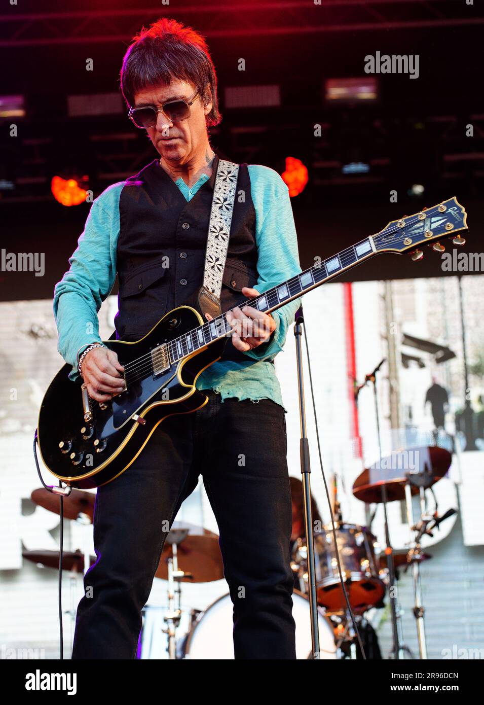 Die Pretender mit Johnny Marr auf der Bühne beim Glastonbury Festival auf der Worthy Farm in Somerset. Foto: Samstag, 24. Juni 2023. Stockfoto