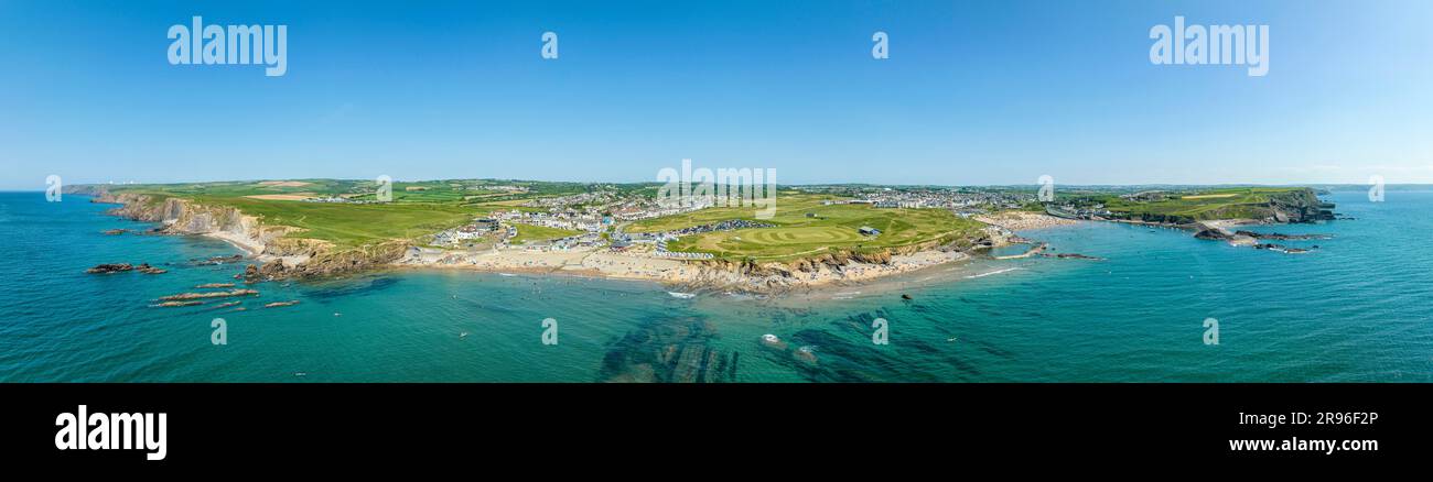 Panoramablick auf die Küste von Bude Bay mit Badestränden Crooklets Beach, Summerleaze Beach, Compass Point ganz rechts, Bude, North Cornwall Stockfoto