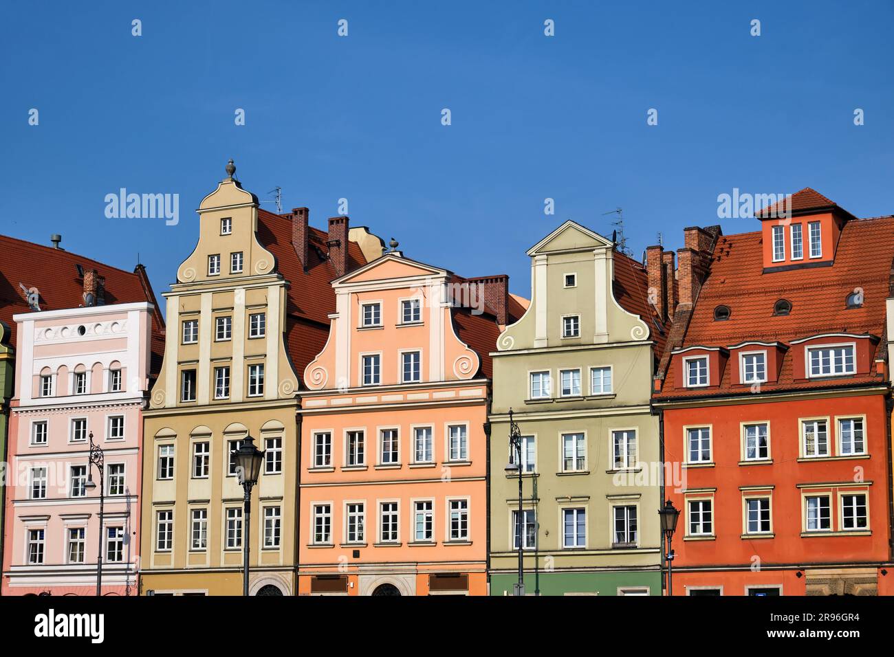 Wunderschöne renovierte Häuser auf dem Marktplatz in Breslau, Polen Stockfoto