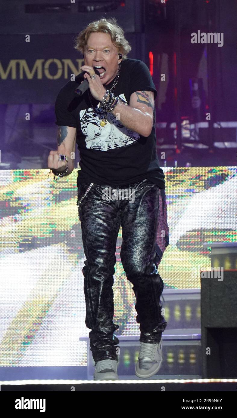 Axl Rose of Guns N' Roses tritt auf der Pyramide beim Glastonbury