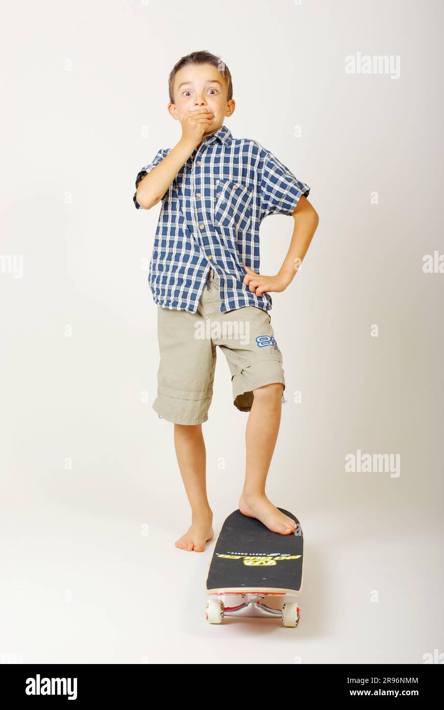 Ein Junge mit Skateboard, Freiberufler, Freiberufler Stockfoto