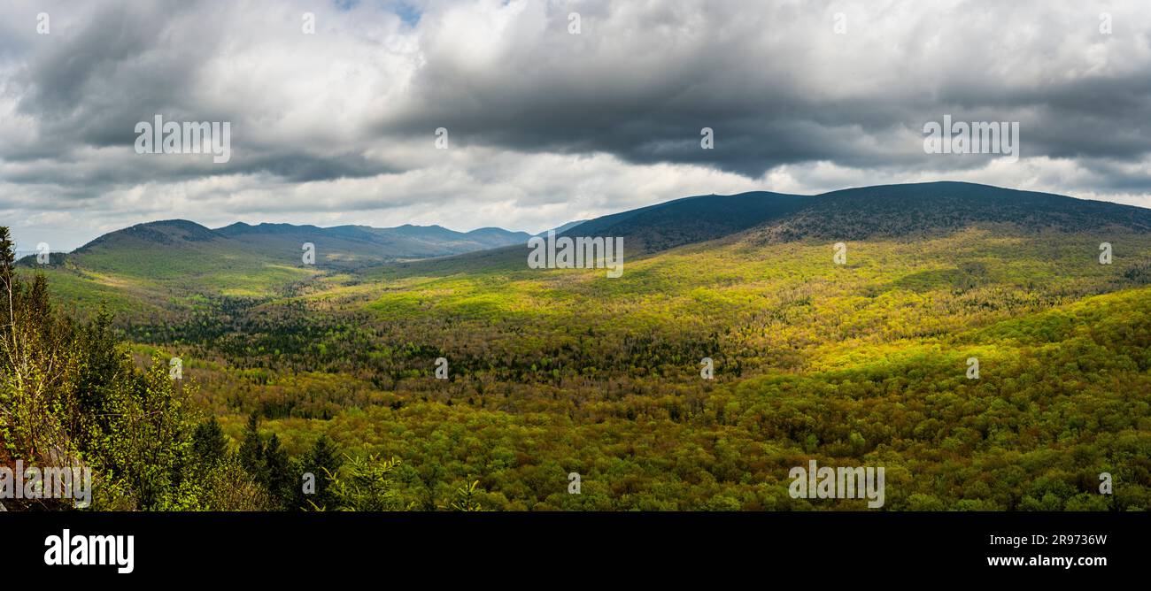 Panoramablick auf die Appalachen und das Mont-Mégantic Observatory in Kanada. Stockfoto