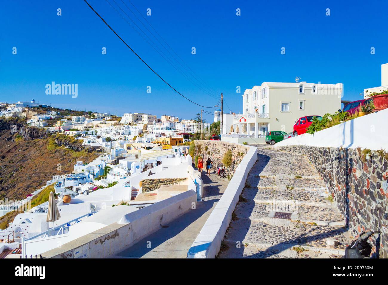 Malerische Insel Santorin Caldera Dörfer auf den Klippen, Griechenland. Dies ist eine typische kykladische Architektur mit erstaunlichen traditionellen weißen Häusern, Griechenland Stockfoto