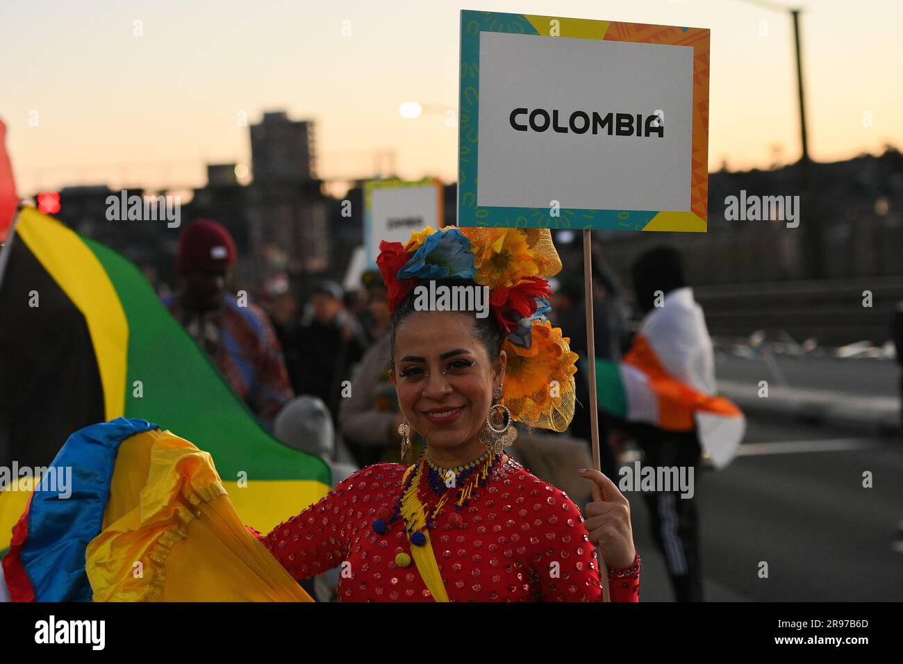 Fußballfans nehmen am 25. Juni 2023 an der FIFA Women's World Cup 2023 Sydney Harbour Bridge Unity Celebration in Sydney, Australien, Teil. (Foto: Ischar Khan) Stockfoto