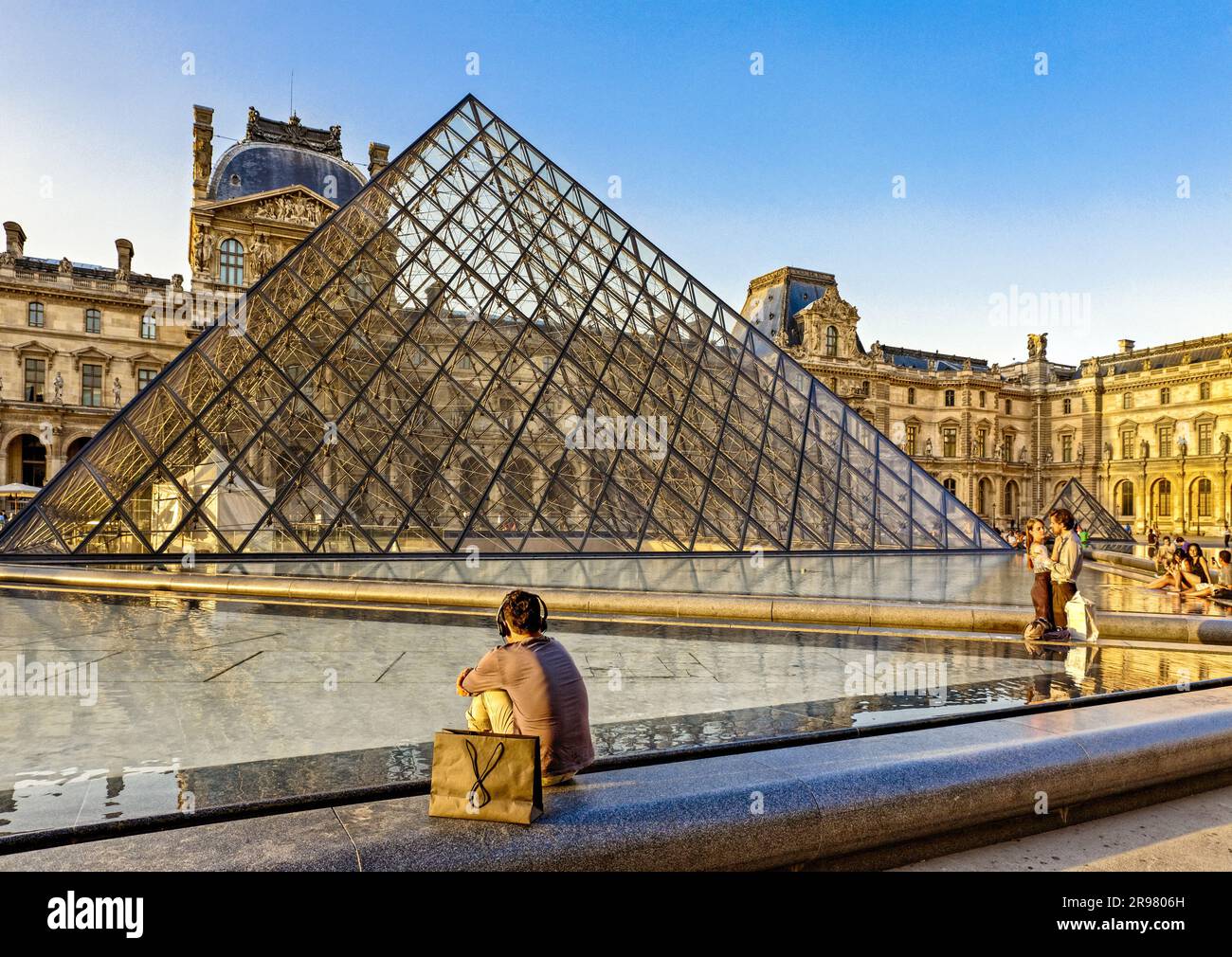FRANKREICH. PARIS (75) 1ST. BEZIRK. BEI SONNENUNTERGANG GIBT ES EIN