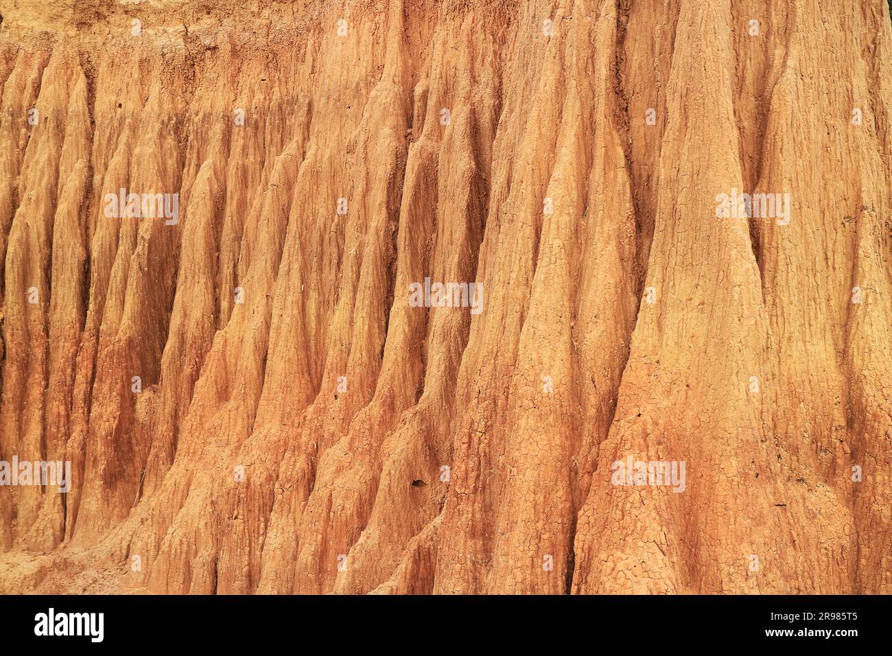 Textur der Bodenerosionen von Lalu, Amazing Thailand's Canyon im Ta Phraya Nationalpark, Provinz Sa Kaeo, Ostthailand Stockfoto