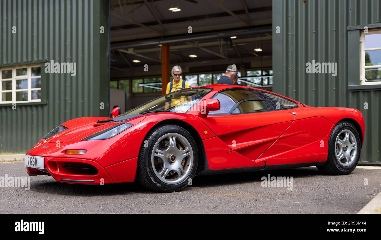 1995 McLaren F1 „7 GSM“ auf dem Bicester Flywheel, das am 17. Juni 2023 im Bicester Heritage Centre stattfindet. Stockfoto