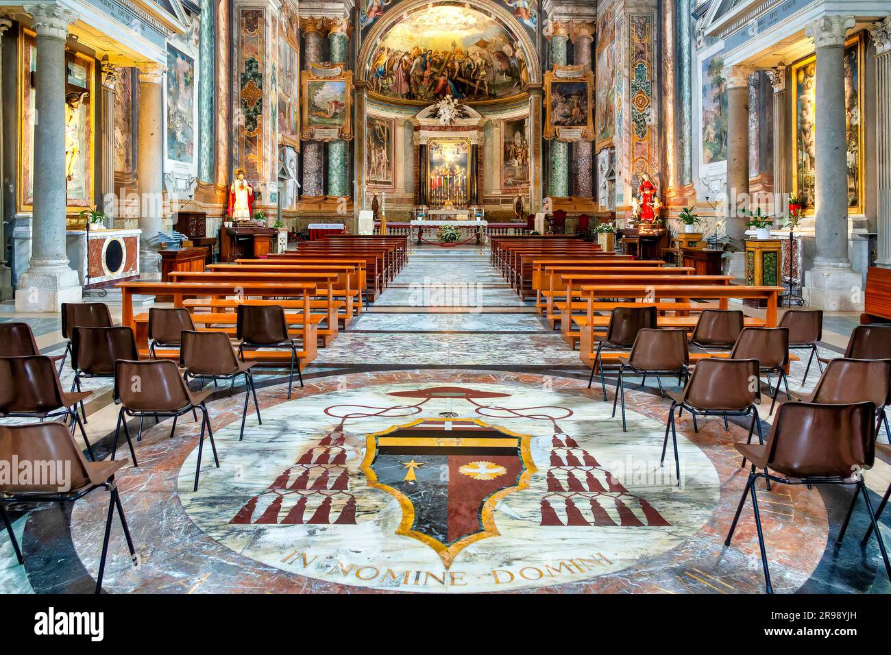 Das Innere der Basilika St. Vitalis, Valeris, Gervase und Protase, Rom, Italien Stockfoto