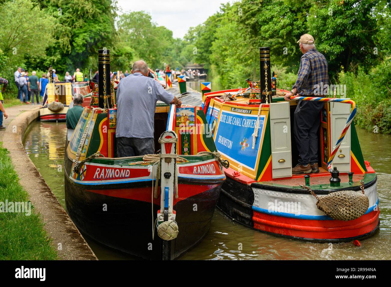 Teilnehmer an der jährlichen Historic Narrowboat Rally in Braunston, Northamptonshire Stockfoto