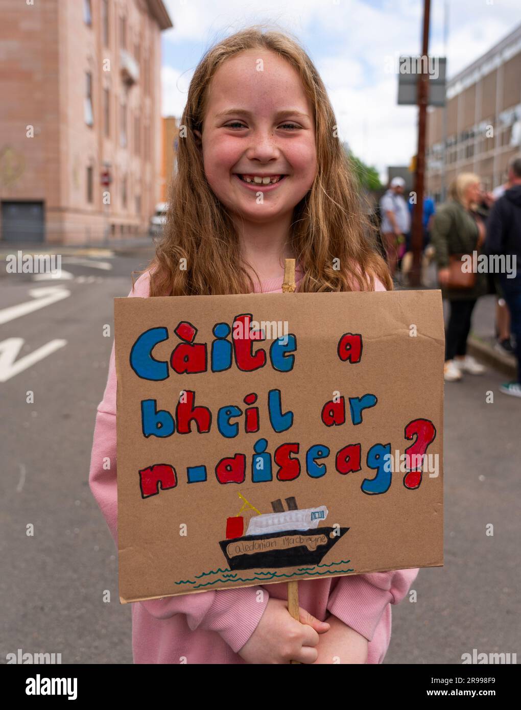 Glasgow, 24. Juni. Demonstration in Glasgow durch die Glasgow Gaels Group und Inselbewohner von South Uist, die bessere Fährdienste nach South Uist forderten. Stockfoto