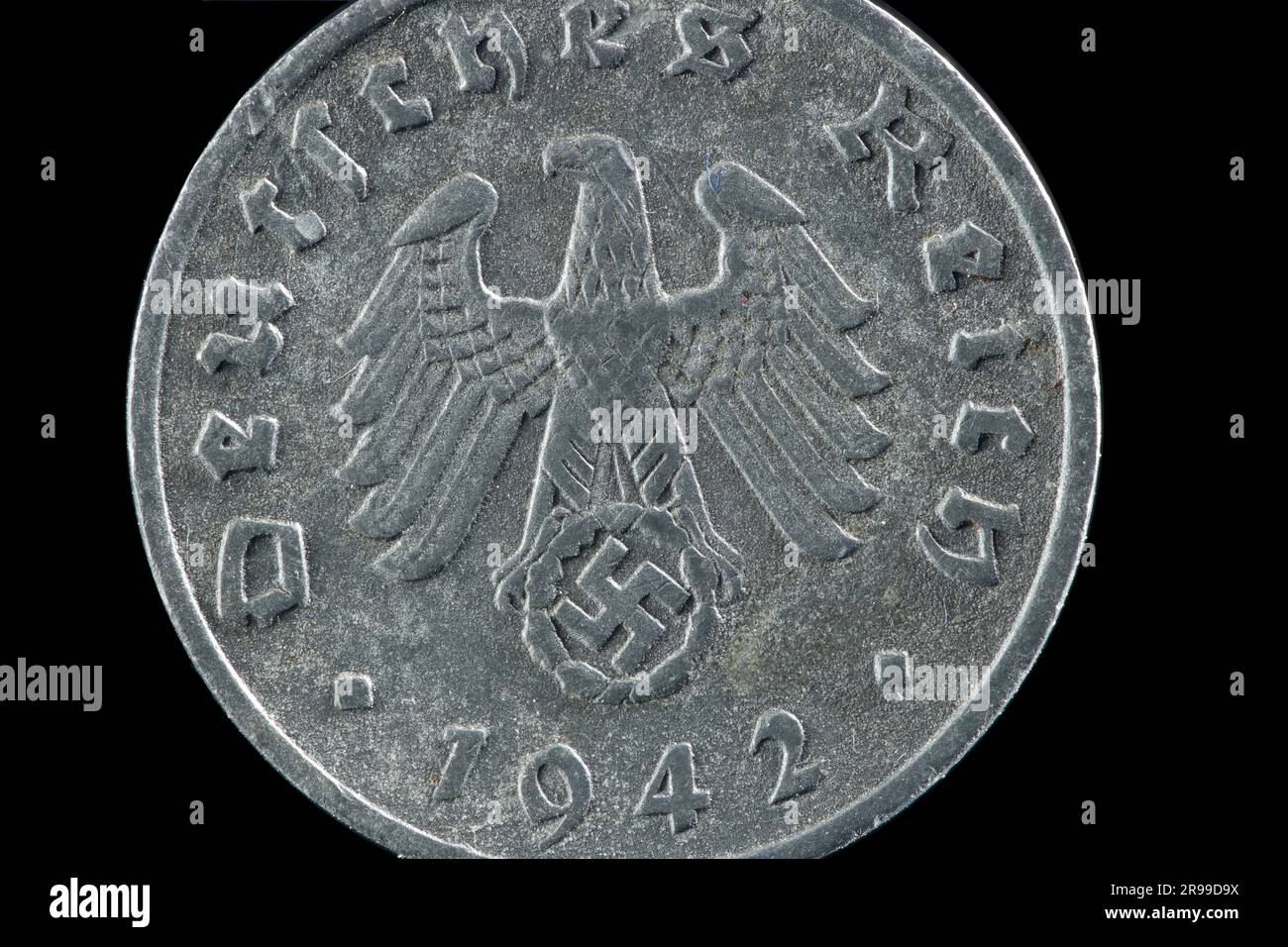 Deutsche 1942 eine Recihpfennig-Münze mit einem Adler- und Nazi-Swastika Stockfoto