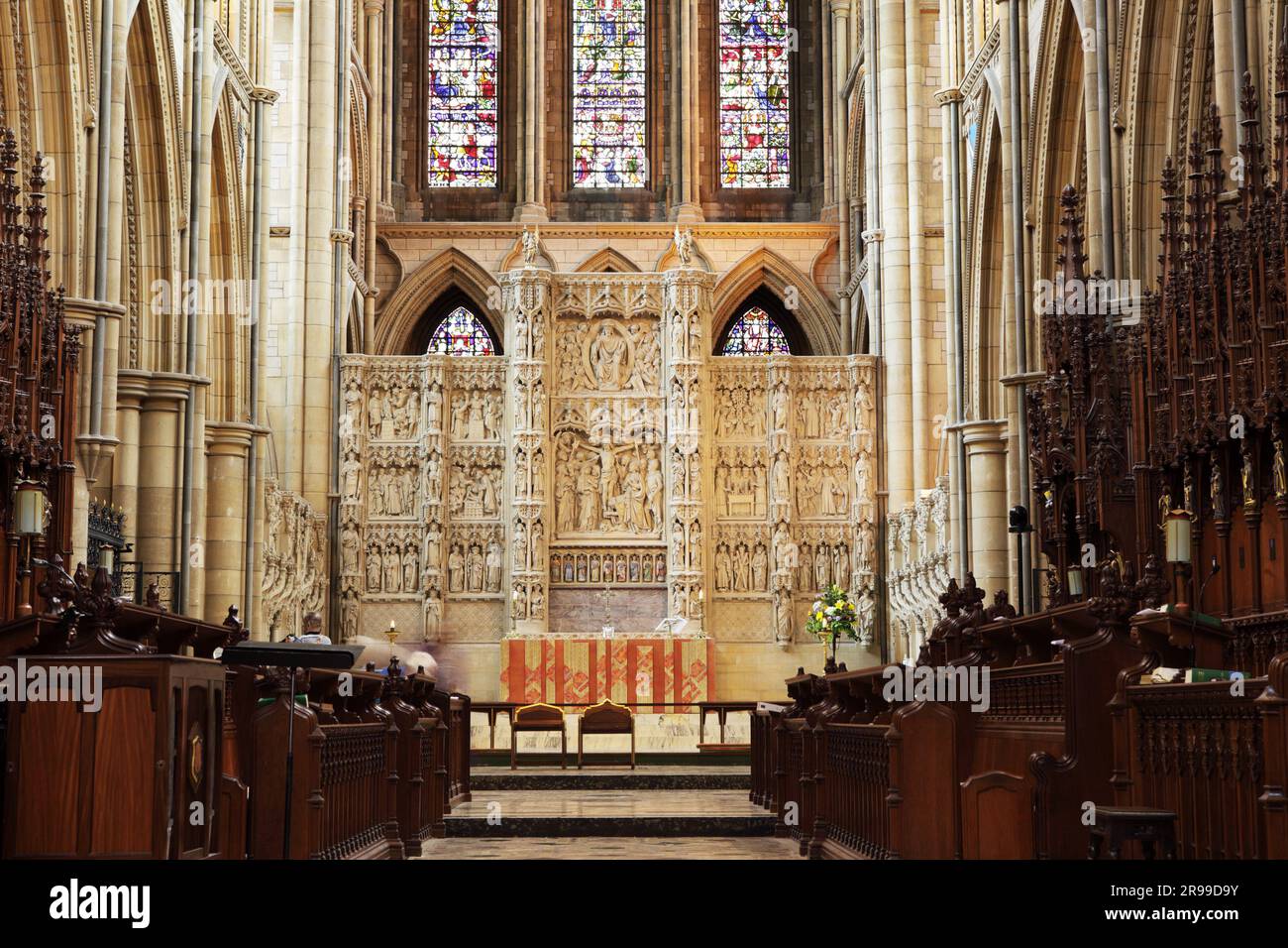 Sublimley detaillierte Darstellungen der Chorstände und der Wiederholungen in der Kathedrale von Truro. Stockfoto