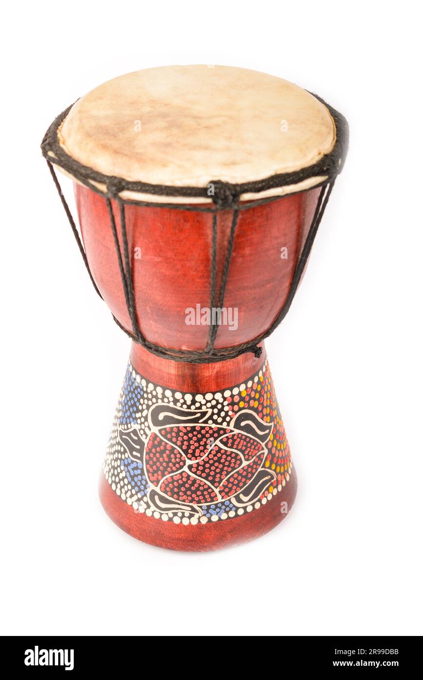 Afrikanische rote Trommel isoliert auf weißem Hintergrund Stockfoto
