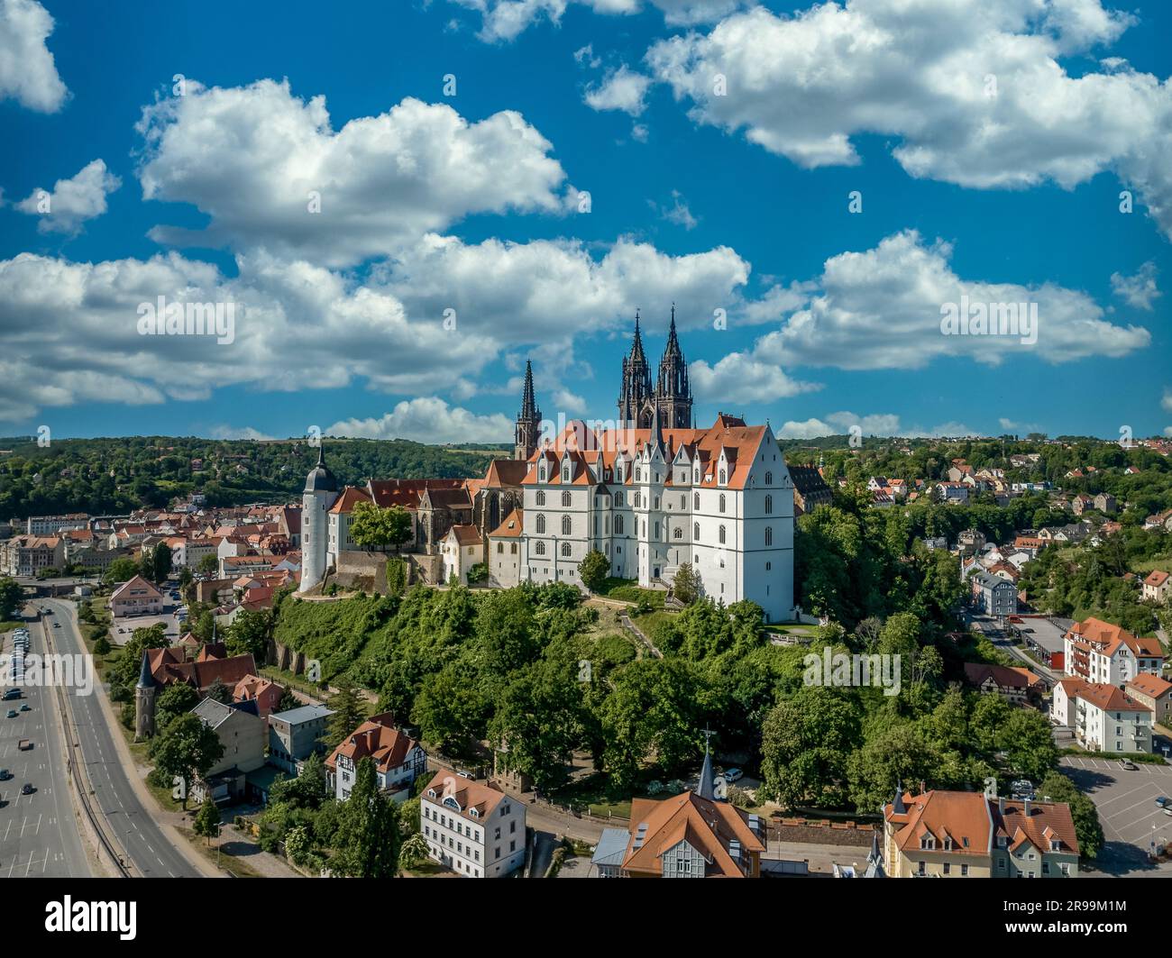 Meissen, Blick auf die Albrechtsburg und die Kuppel mit einer Brücke über die Elbe Stockfoto
