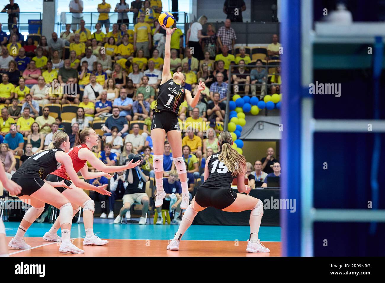 Belgiens Celine Van Gestel während des Volleyballspiels der Golden League Ladies zwischen Schweden und Belgien in der Skane Arena in Lund, Schweden, am Sonntag, Stockfoto