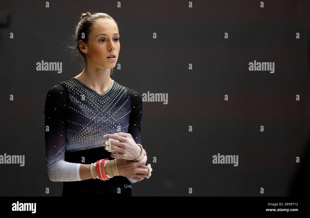 ROTTERDAM - Naomi Visser während der apparativen Endbrücke der NK-Gymnastik in Ahoy. ANP IRIS VANDEN BROEK Stockfoto