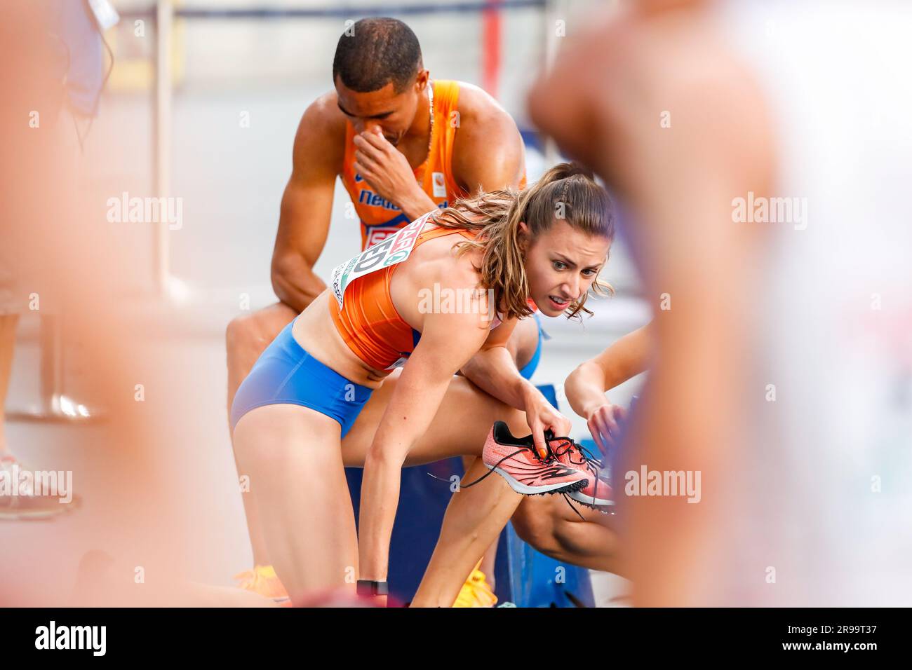 Schlesien, Polen. 25. Juni 2023. SCHLESIEN, POLEN - JUNI 25: Terrence Agard aus den Niederlanden und Eveline Saalberg aus den Niederlanden nehmen an 4x400 m Teil, gemischt am 5. Tag der Europaspiele im Schlesischen Stadion am 25. Juni 2023 in Schlesien, Polen. (Foto: Nikola Krstic/BSR Agency) Kredit: BSR Agency/Alamy Live News Stockfoto