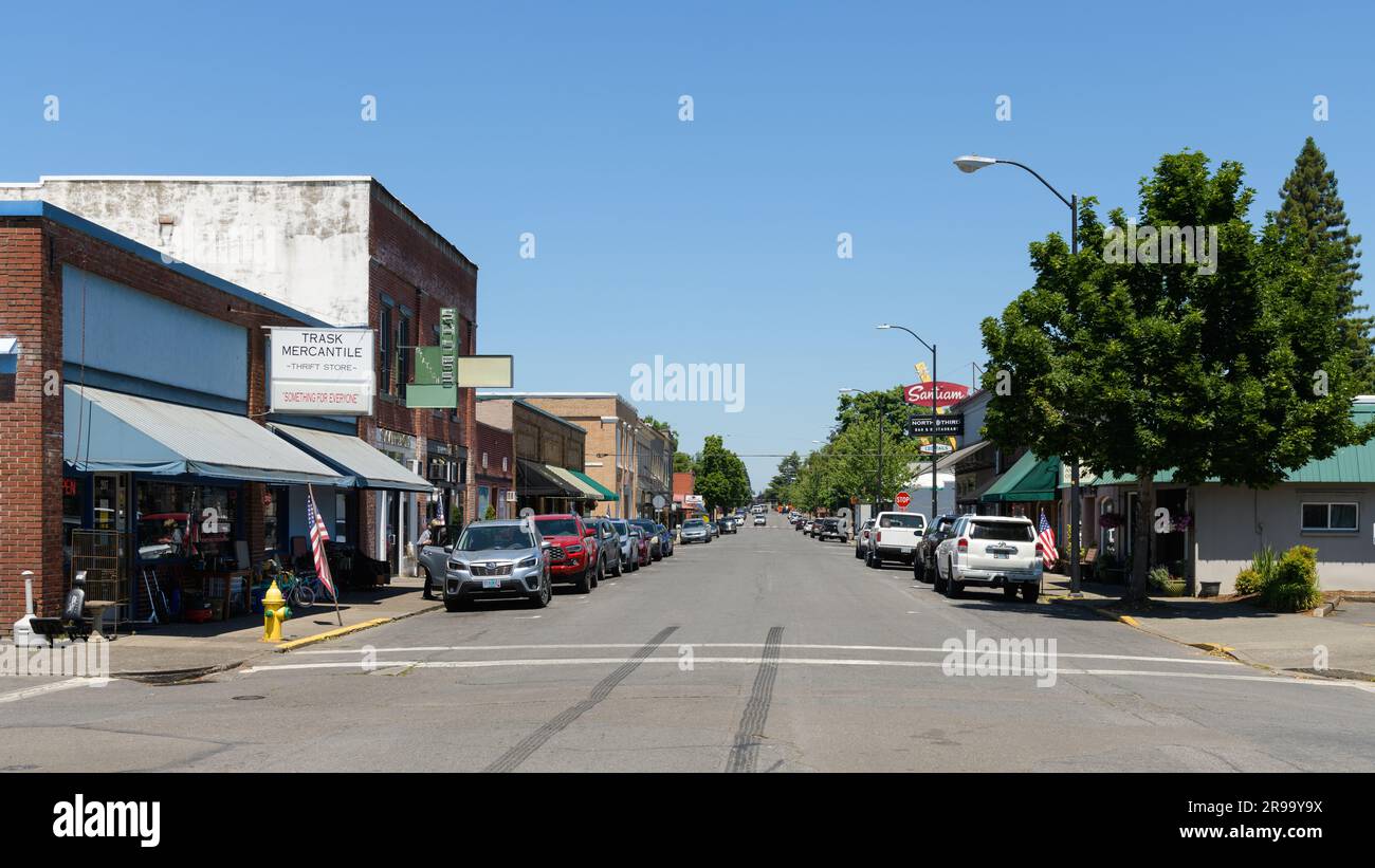 Stayton, OR, USA - 12. Juni 2023; Stadtbild der N 3. St in Stayton Oregon im Marion County Stockfoto