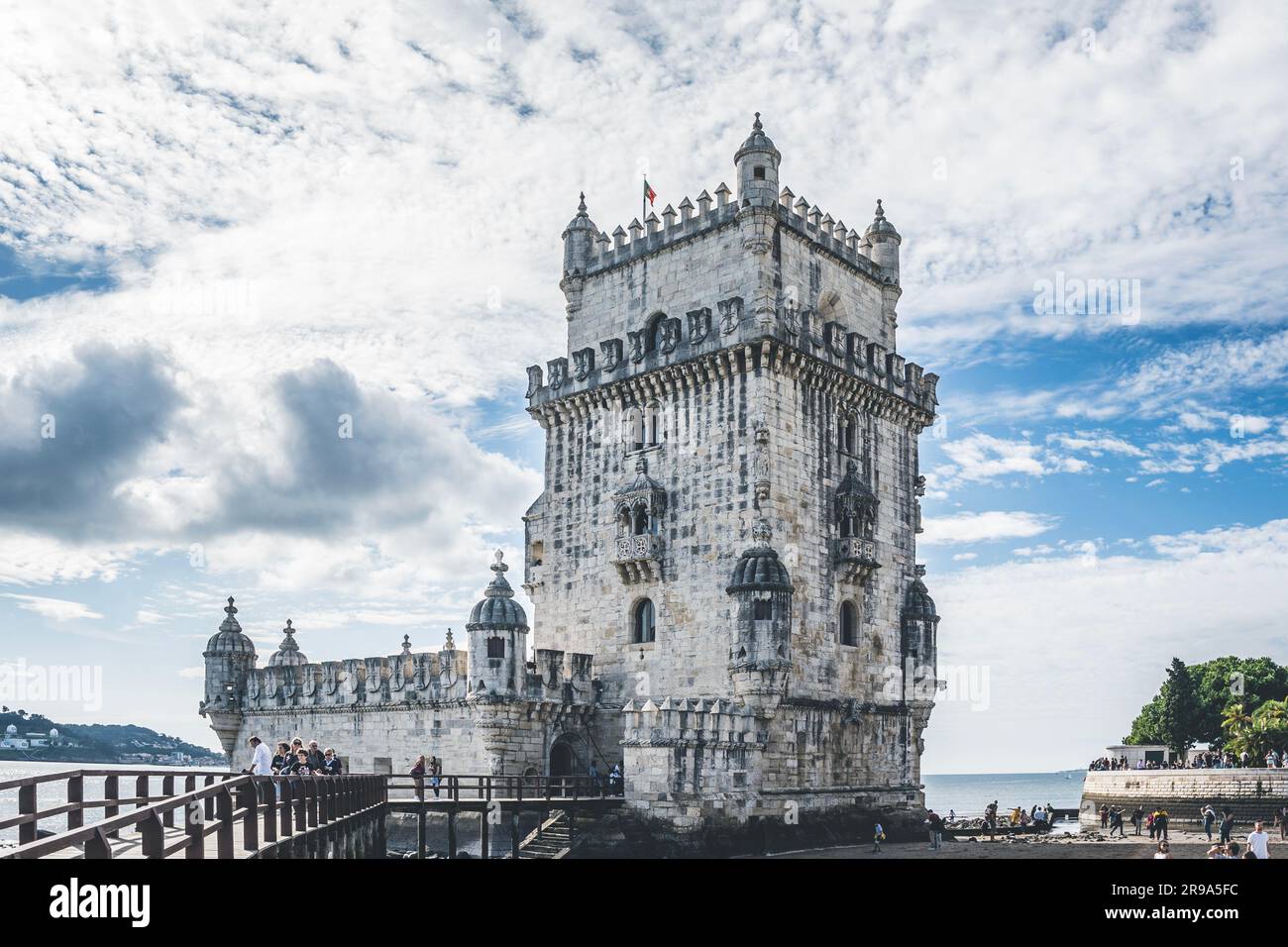 Lissabon, Portugal - 8. März 2023: Belém Tower of Saint Vincent, Lissabon, Portugal. Wunderschöne Festung aus dem 16. Jahrhundert. Portugiesische Renaissance, Manue Stockfoto