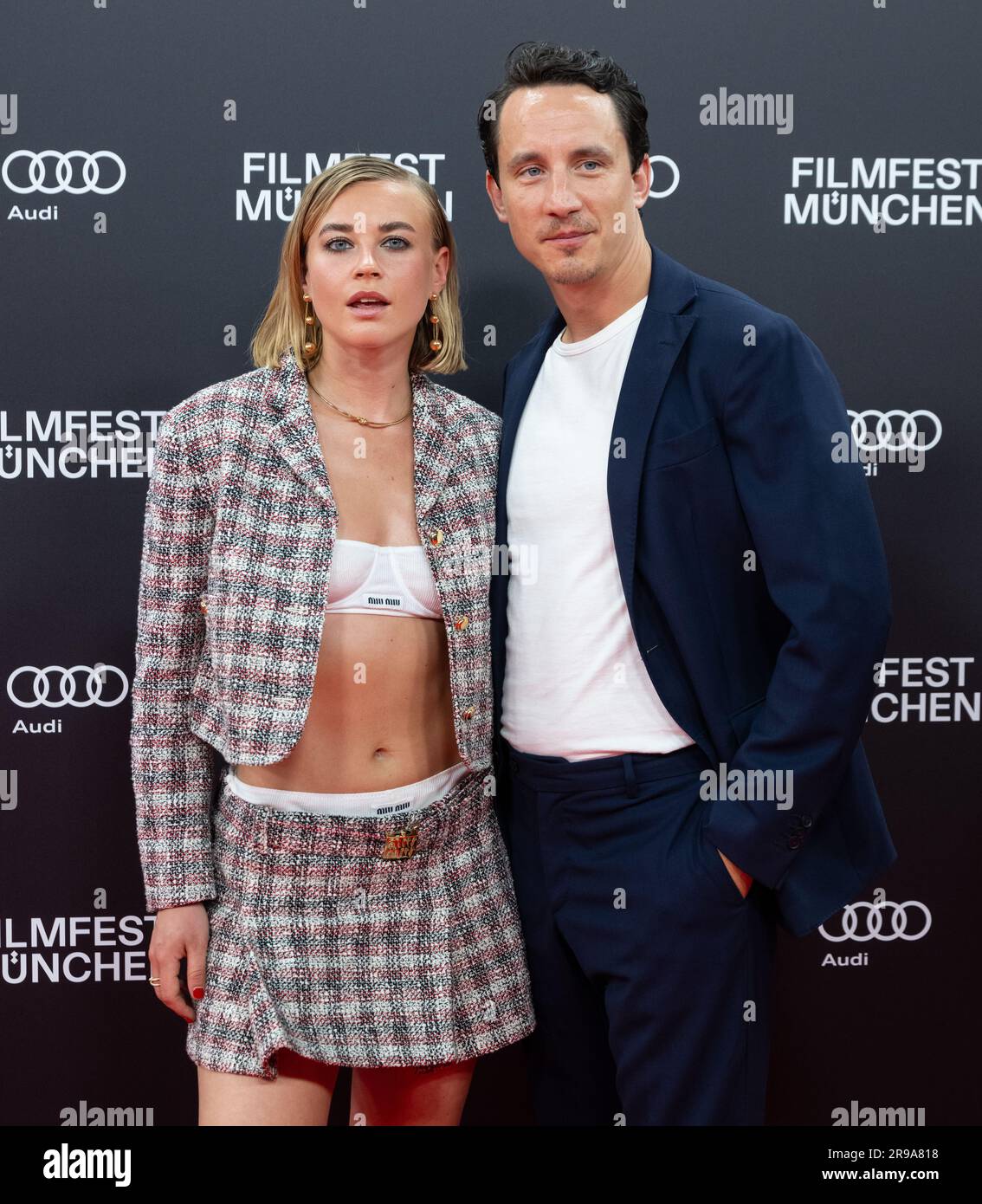 München, Deutschland. 23. Juni 2023. Jeanne Goursaud, Schauspielerin, und Laurence Rupp, Schauspielerin, kommen zur Eröffnung des Münchner Filmfestivals am Gasteig HP8 an. Das Filmfestival wird dieses Jahr mit dem Film „die persische Version“ eröffnet und zeigt bis 01.07.2023 Filme aus der ganzen Welt. Kredit: Sven Hoppe/dpa/Alamy Live News Stockfoto