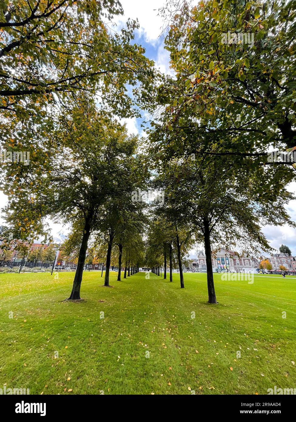 Amsterdam, NL - 12. Oktober 2021: Museumplein-Park in Amsterdam, Niederlande. Stockfoto