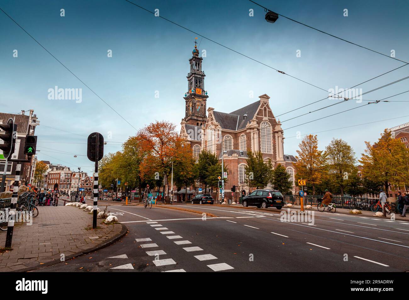 Amsterdam, Niederlande - 17. Oktober 2021: Die Westerkerk (Englisch: Westliche Kirche) ist eine reformierte Kirche innerhalb des niederländischen protestantischen Kalvinismus in Cent Stockfoto