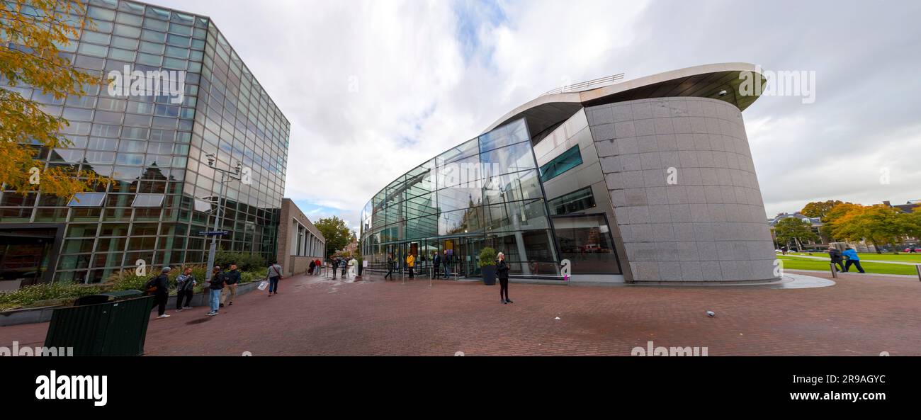 Amsterdam, NL - 12. Okt 2021: Das Van Gogh Museum ist ein